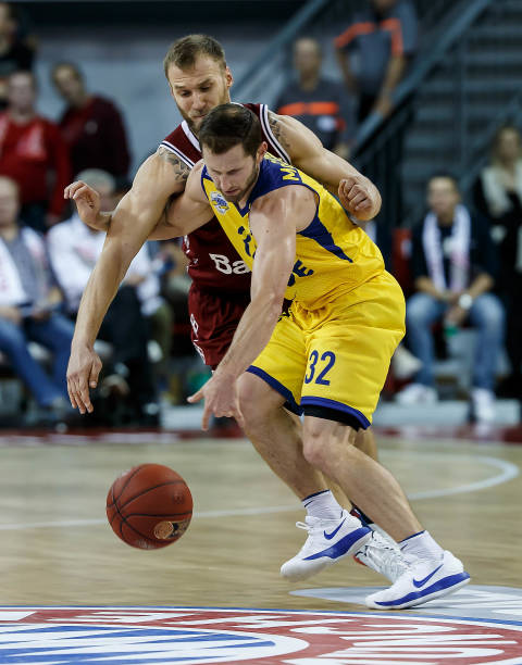 的关系紧张 的关系紧张