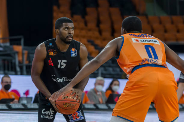 土超的吸引 土超的吸引