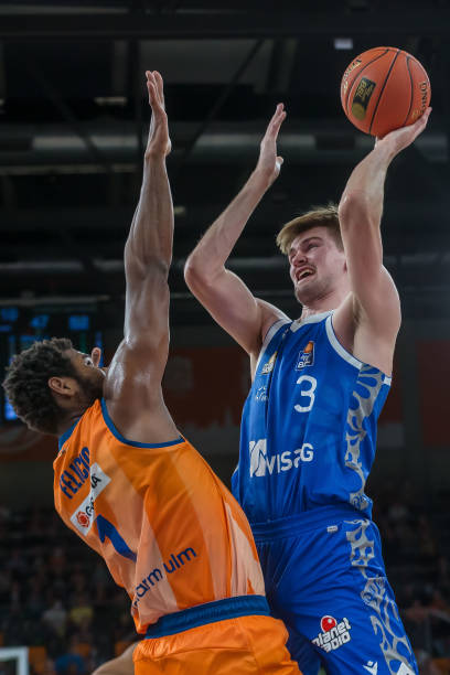 足球联赛中 足球联赛中