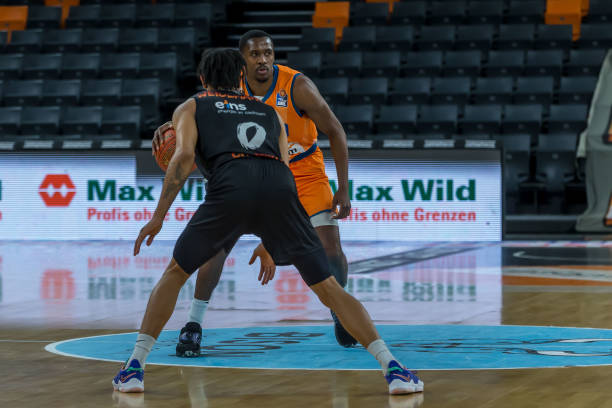 而火箭则遭 而火箭则遭